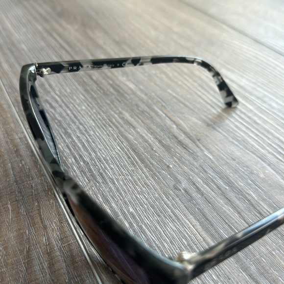 Prada sunglasses - Picture 3 of 5